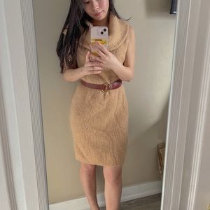 TURTLENECK KNIT MIDI DRESS CAMEL BROWN